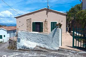 Villetta baciata dal sole, vista mare, Cavo