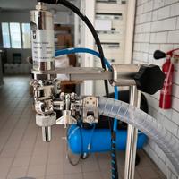 Imbottigliatrice dosatrice pmeumatica DOSELITE