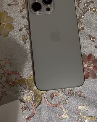 IPhone 16 pro Max 256 giga batteria 89%