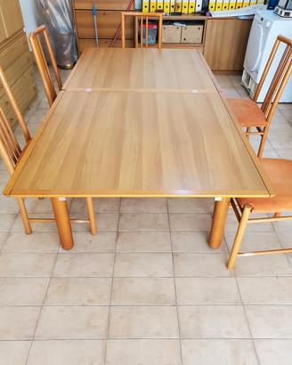 TAVOLO IN LEGNO CON SEDIE