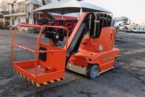 piattaforma aerea semovente JLG TOUCAN 1210 anno 2