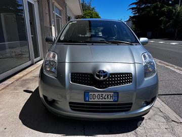 Toyota Yaris 1.0 5 porte Sol