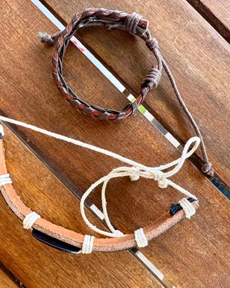 Coppia di bracciali beige-marrone e nero