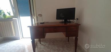 Scrivania e poltroncina studio