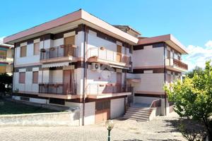 3 LOCALI A CASTROLIBERO