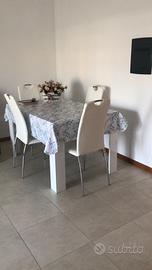 Tavolo allungabile bianco lucido + 4 sedie