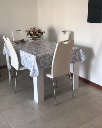 Tavolo allungabile bianco lucido + 4 sedie