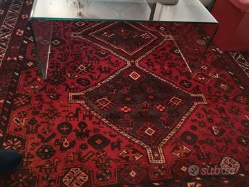 Tappeto persiano shiraz calpestato senza scarpe