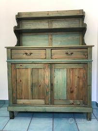 credenza sarda con piattaia