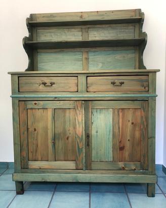 credenza sarda con piattaia