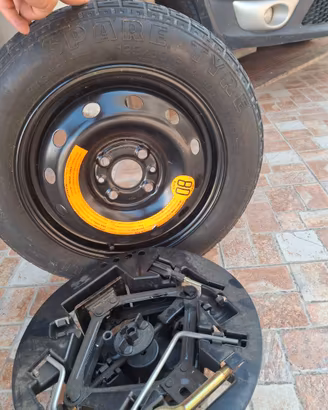 Ruotino Pirelli 135 80 14,  con kit accessori