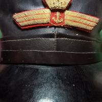 Vecchio berretto nero pelle