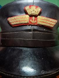 Vecchio berretto nero pelle