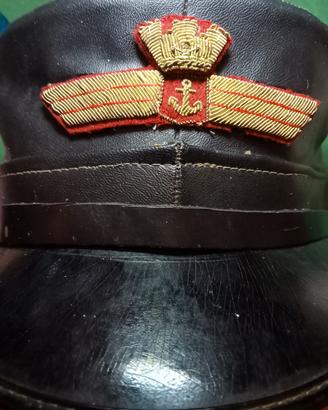 Vecchio berretto nero pelle