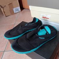 Scarpe per gli scogli al mare