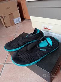 Scarpe per gli scogli al mare