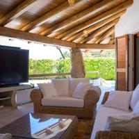 Villetta indipendente con piscina e accesso spiagg