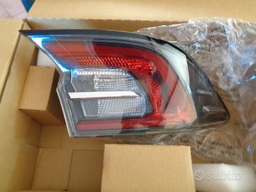 PER TOYOTA COROLLA SW FARO POSTERIORE SIN.2022