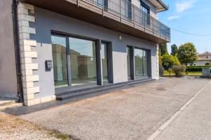 Ampio negozio 150 mq fronte strada