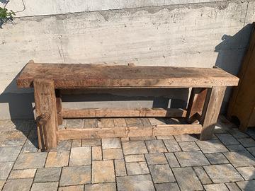 Antico banco da falegname