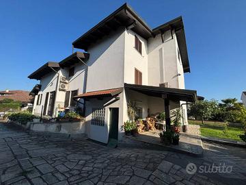 Villa di 321 m² con più di 5 locali e box auto dop