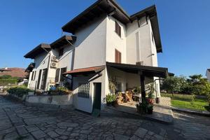 Villa di 321 m² con più di 5 locali e box auto dop