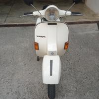 Piaggio Vespa P200E