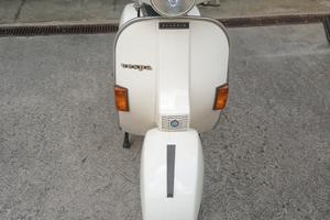 Piaggio Vespa P200E
