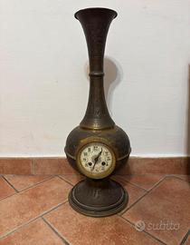 Orologio da tavolo antico design a vaso