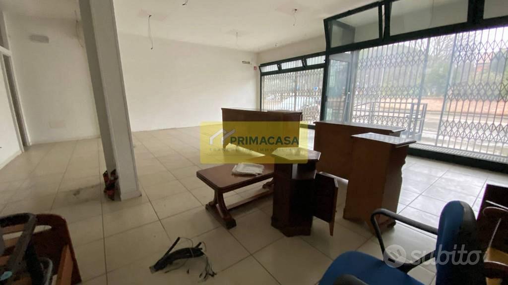 Attività / Licenza di 118 m² con più di 5 locali a - Vista 3