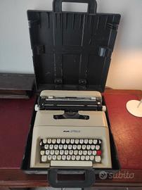 Macchina da scrivere Olivetti Lettera 35 design Ma