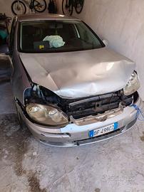 Golf 5 2.0 TDI incidentata marciante