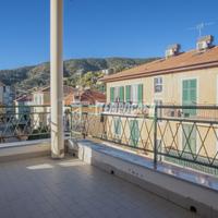 AMPIO 4 LOCALI LUMINOSO CON TERRAZZINO