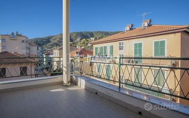 AMPIO 4 LOCALI LUMINOSO CON TERRAZZINO