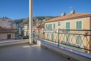 AMPIO 4 LOCALI LUMINOSO CON TERRAZZINO