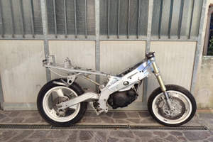 Supermono Xt600
