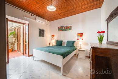 Bivano in centro con cortile privato