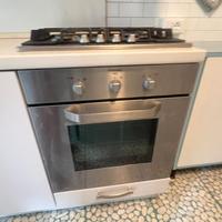 cucina, piano cottura, forno e lavastoviglie 