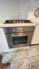 cucina, piano cottura, forno e lavastoviglie 