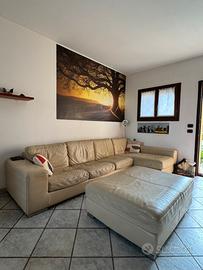 Divano pelle 3 posti + chaise longue + puff