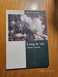 libro Long la via. Storie e poesie