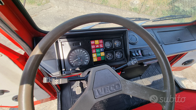 Camioncino compatto iveco 6 ruote