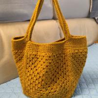 Borsa lavorata a uncinetto pezzo unico