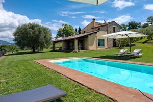 Casale panoramico con piscina a Calvi dell'Umbria