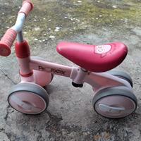 Triciclo senza pedali cavalcabile con 4 ruote