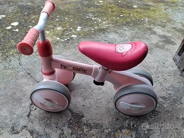 Triciclo senza pedali cavalcabile con 4 ruote