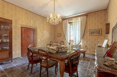 Casa indipendente di 283 m² con più di 5 locali e 