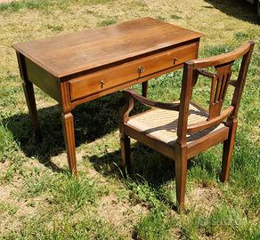 Scrittoio Parmigiano in noce e poltrona fine '700