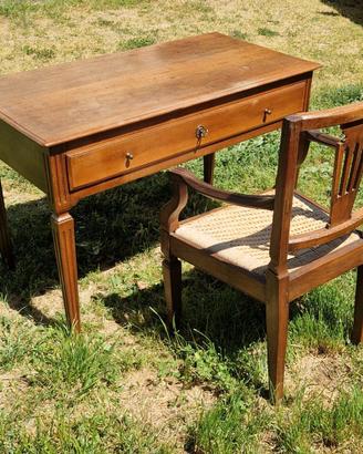 Scrittoio Parmigiano in noce e poltrona fine '700