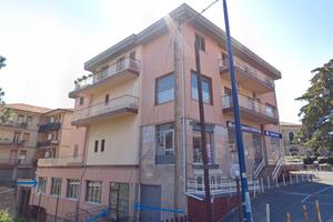 Pedara Centro: Ampio Locale Rif 991